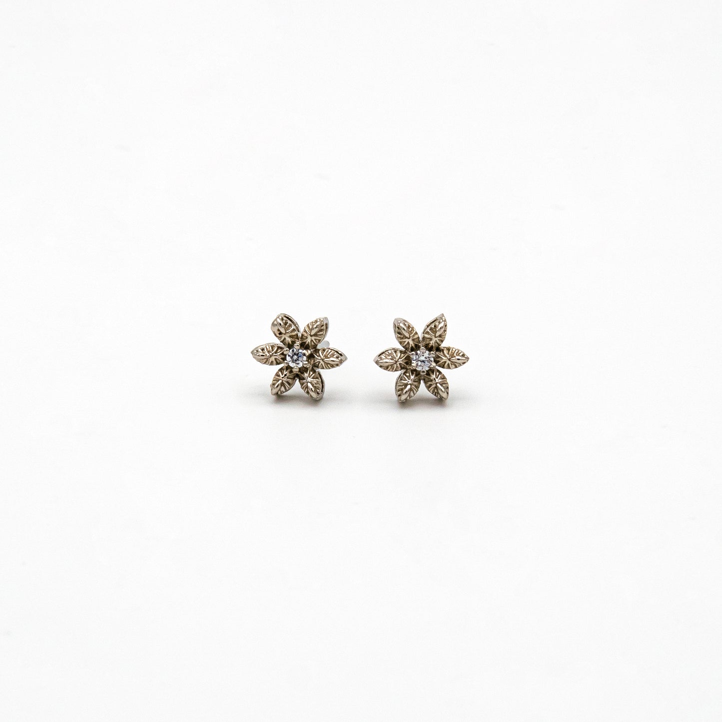 3D Daisy Stud Earrings(inc)
