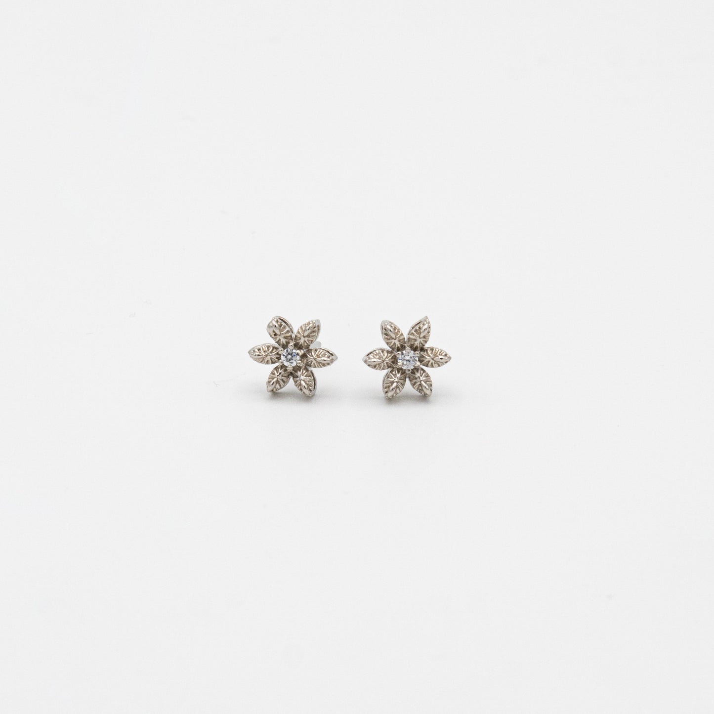 3D Daisy Stud Earrings(inc)