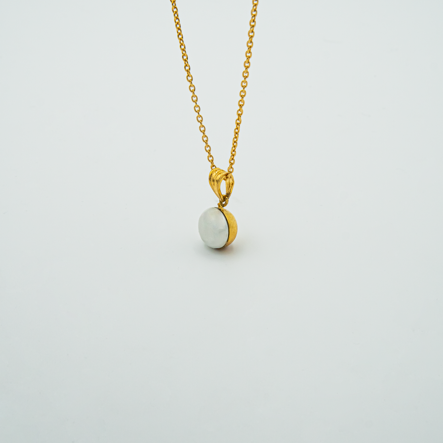 Lustrous Pearl Pendant